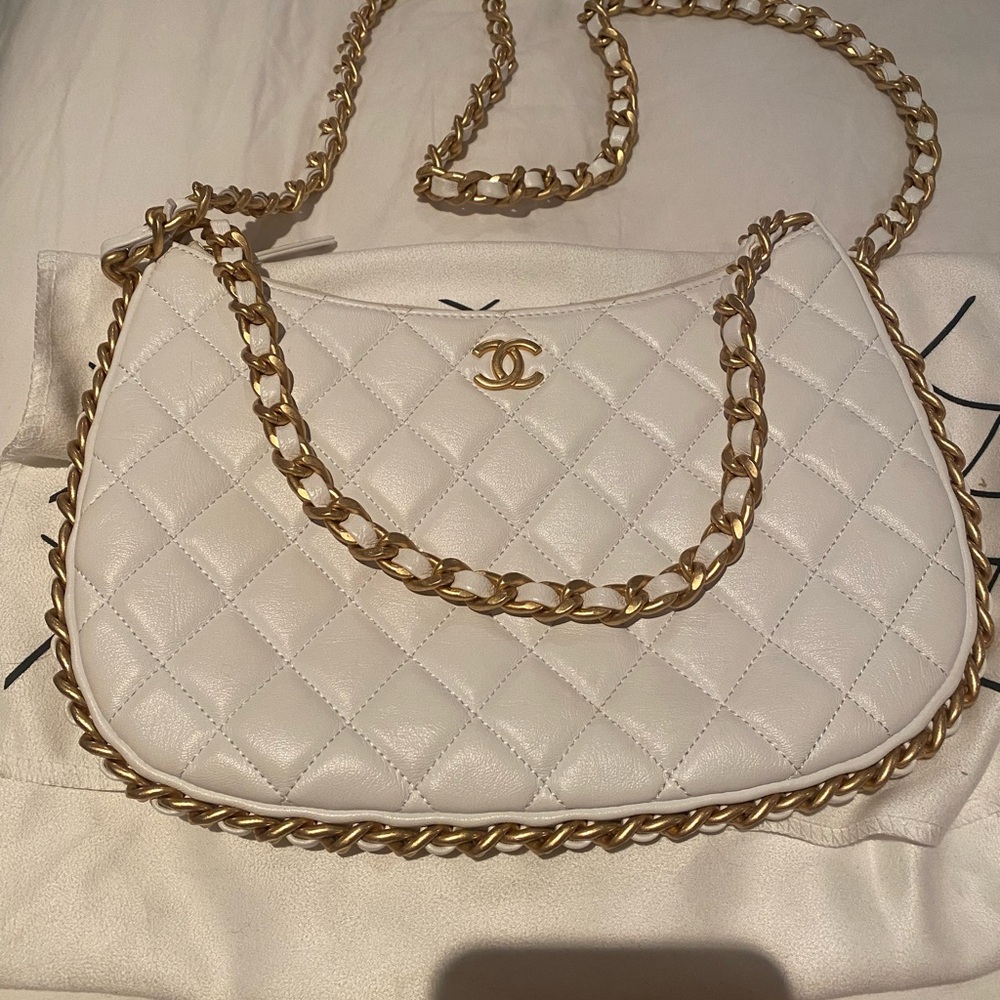 Authentic Chanel White with Gold Chain shoulder bag . Brand new I used twice.
